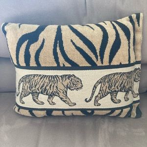 Throw pillow: mini